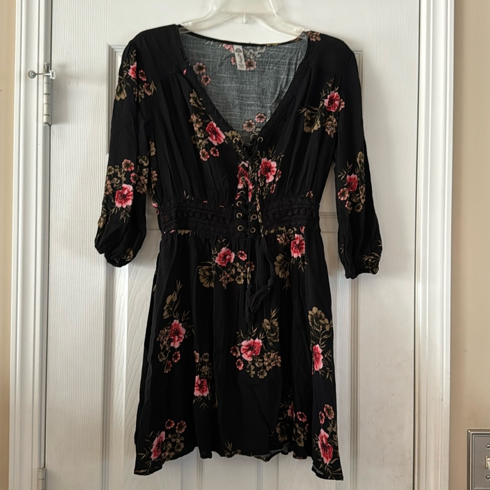 💙 2 for $10💙 Lace Up Top